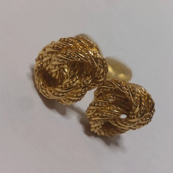 NOT FOR SALE - Vintage Christian Dior Textured Matte Gold Knot Clip-On Earrings - Picture 6 of 7